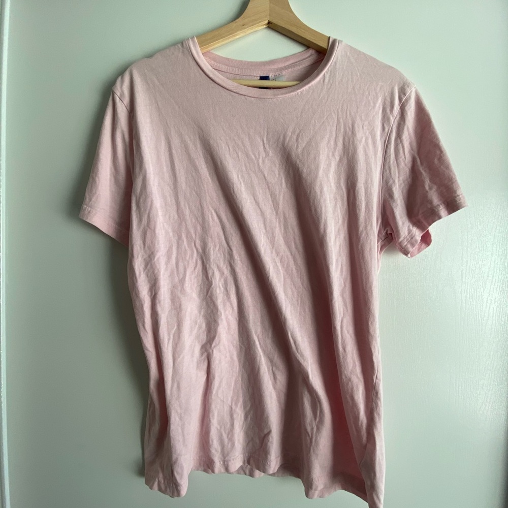 Men’s pink tee shirt